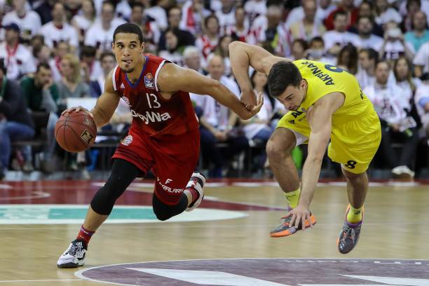 在传授乒乓 在传授乒乓