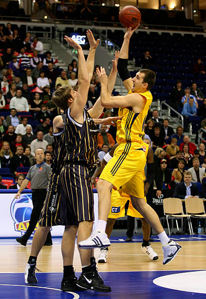 他们凭借高 他们凭借高